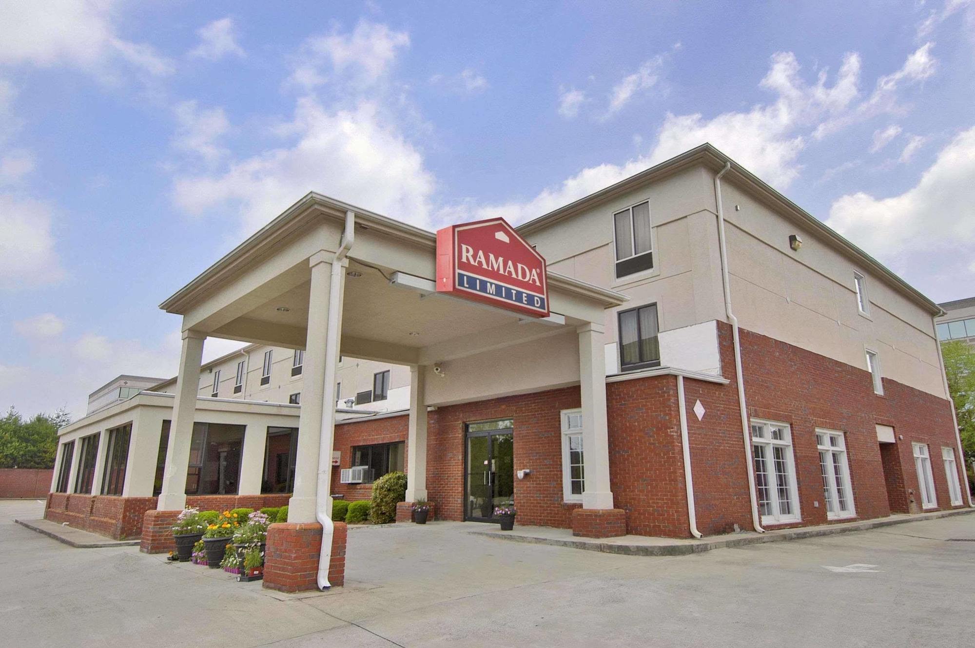 Ramada By Wyndham Alpharetta Atlanta North Hotel Exterior photo